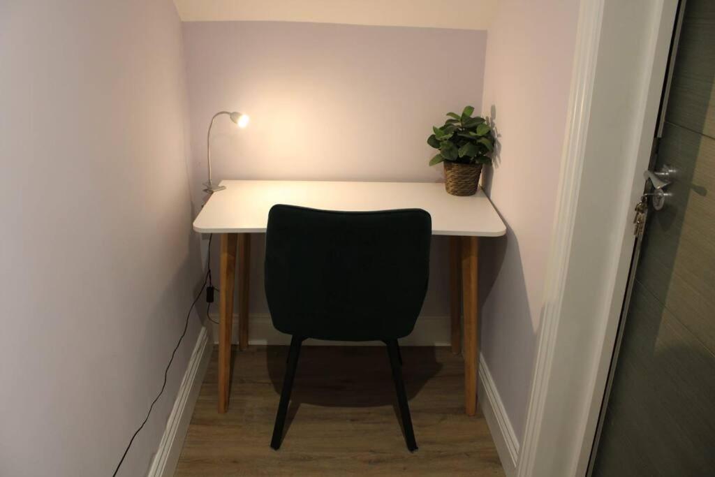 5 Star Apartment Лондон Экстерьер фото