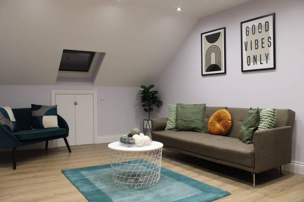 5 Star Apartment Лондон Экстерьер фото